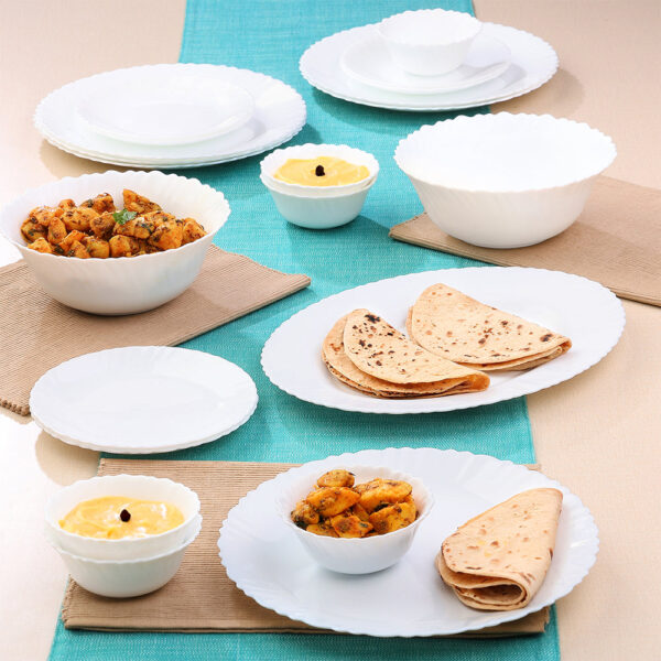 Larah Snow Dinner Set